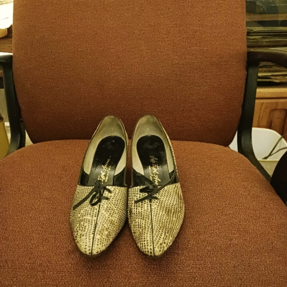Saks Fifth,Avenue Vintage reptile shoe